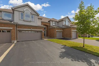 Att/Row/Townhouse in Guelph