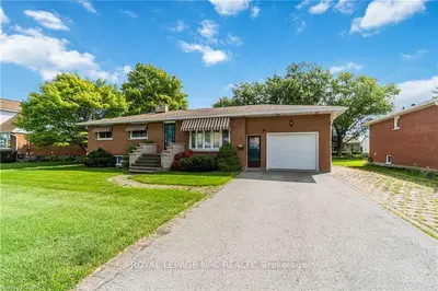 6 Woodside Drive, Port Colborne, ON L3K 5H1