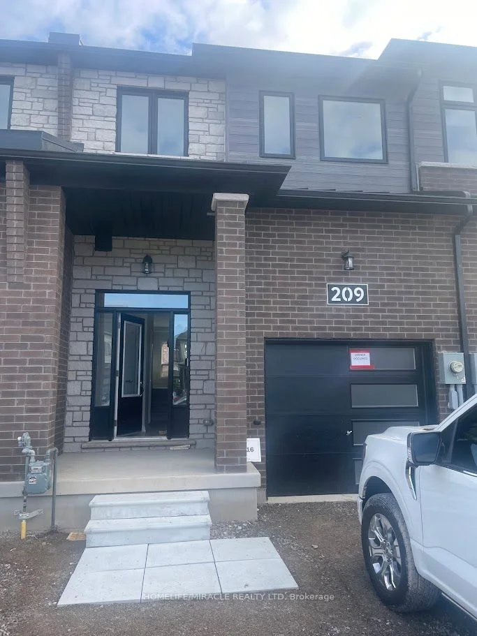 Att/Row/Townhouse in Hamilton
