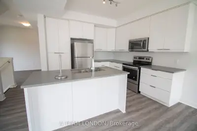 Condo Townhouse in London North