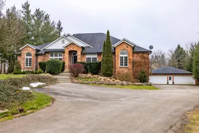 Detached in Pelham