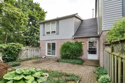 Condo Townhouse in London North