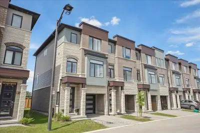 Att/Row/Townhouse in Cambridge