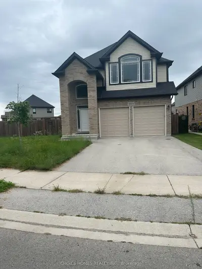 Detached in Niagara Falls