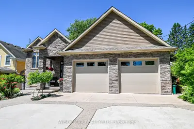Detached in Niagara Falls