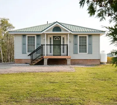 Detached in Curve Lake First Nation 35