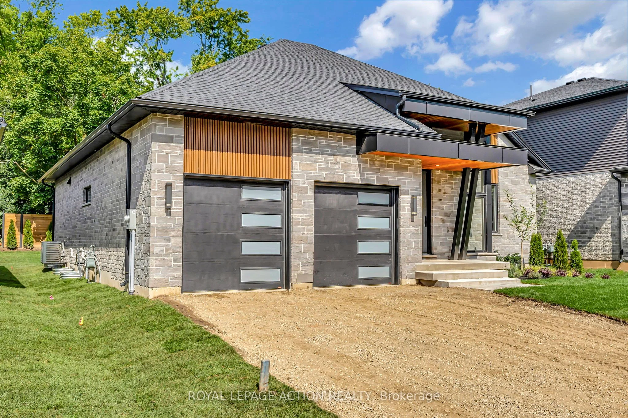 Detached in Brantford