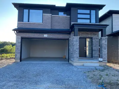 Detached in Niagara Falls