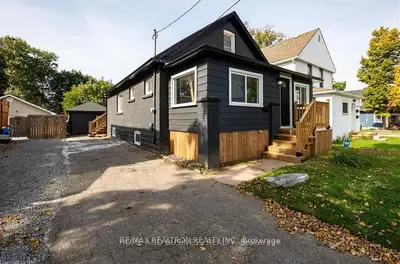 Detached in Niagara Falls