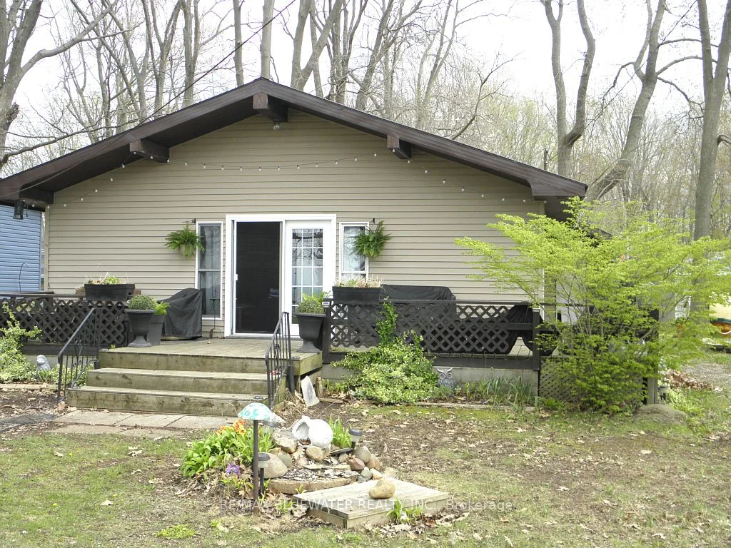 9680 Lake Road, Lambton Shores, ON N0N 1J1
