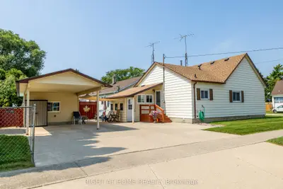 Detached in Chatham-Kent
