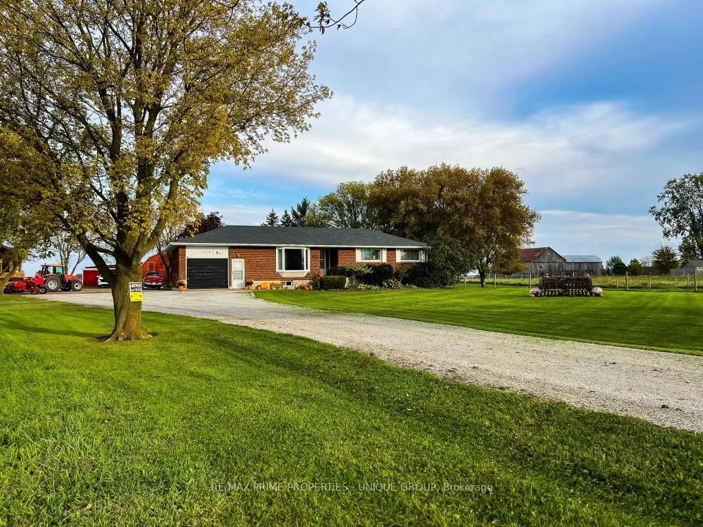 Detached in St. Clair