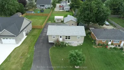 Detached in Bluewater