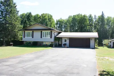 Detached in Hastings Highlands