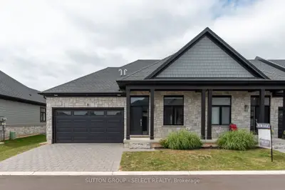 Condo Townhouse in Central Elgin