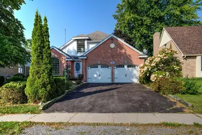 Detached in Prince Edward County