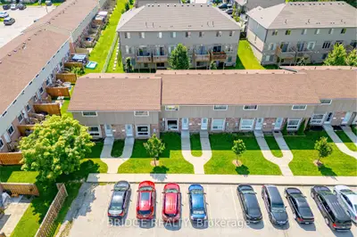 Condo Townhouse in Woodstock