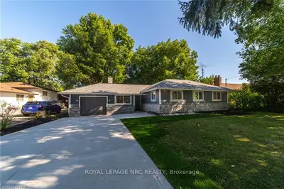 Detached in Niagara Falls