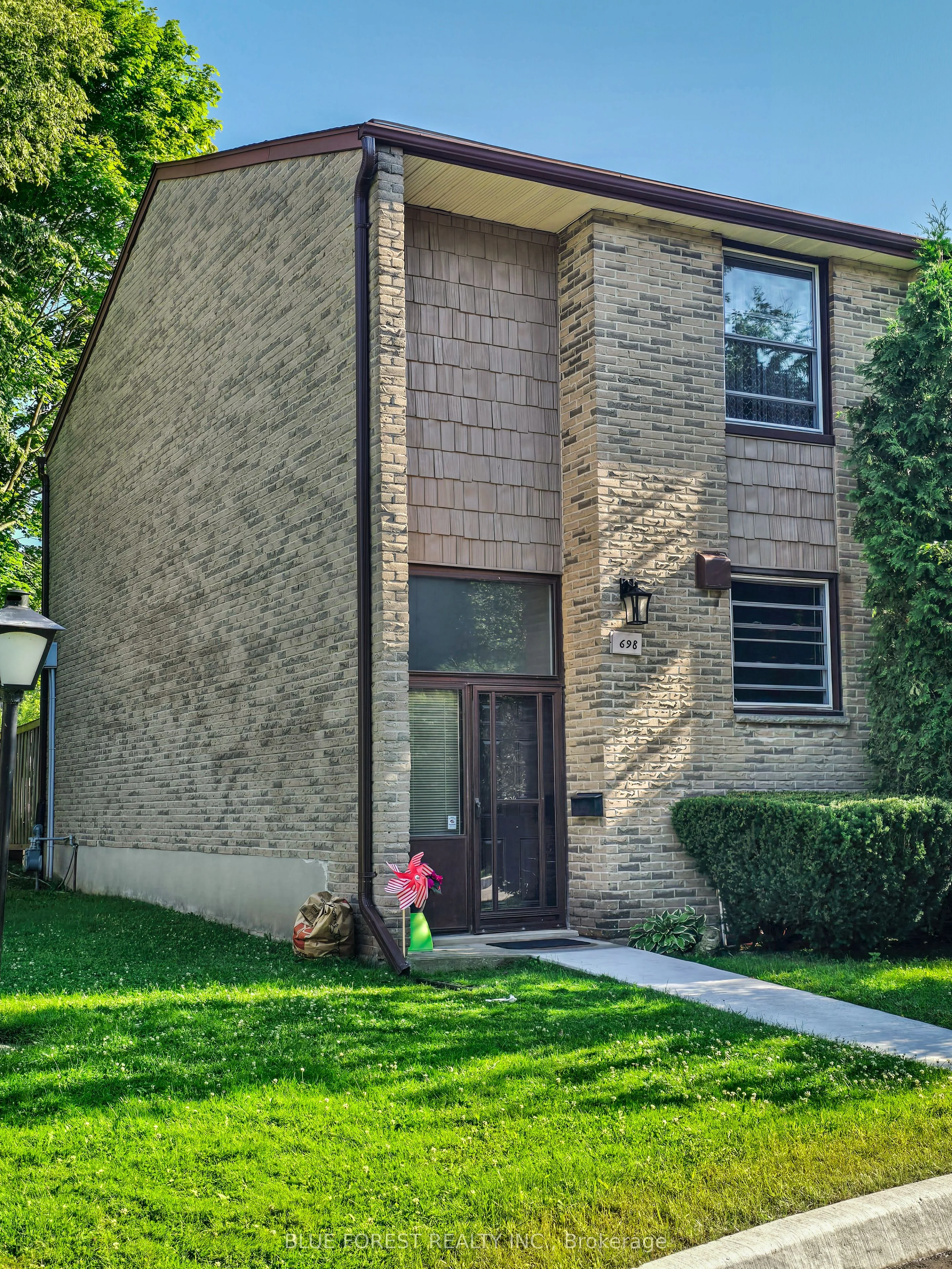 698 Wonderland Road S, London South, On N6h 4y8