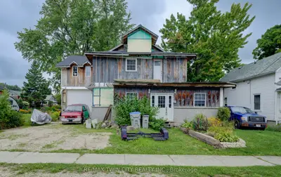 Detached in North Perth