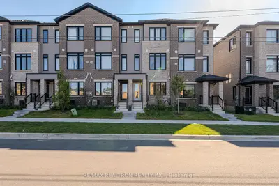 Att/Row/Townhouse in Brantford