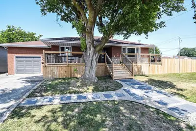 Detached in Port Colborne