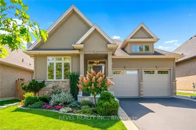 33 Hickory Avenue, Niagara-on-the-lake, On L0s 1j1