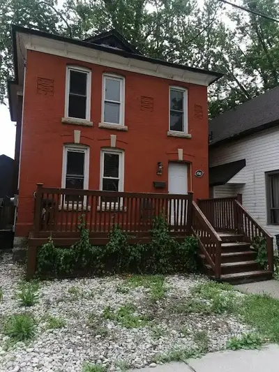 Detached in Niagara Falls