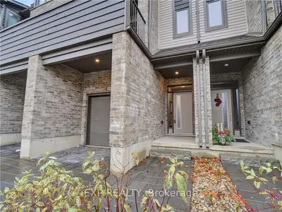 Condo Townhouse in London South