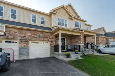 Att/Row/Townhouse in Cobourg