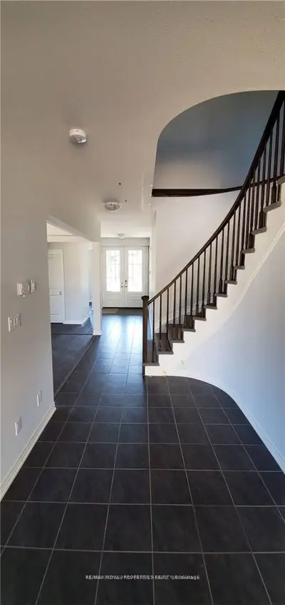 Detached in Thorold