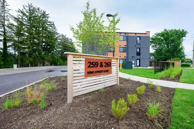 Condo Apartment in Hamilton