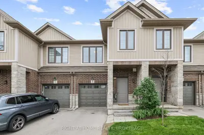 Condo Townhouse in Hamilton