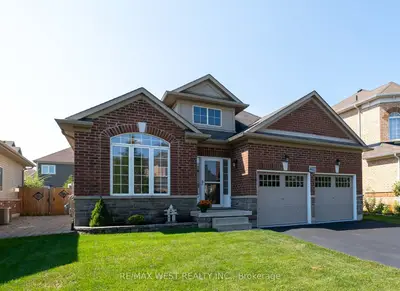 Detached in Niagara Falls