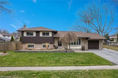 Detached in Niagara Falls