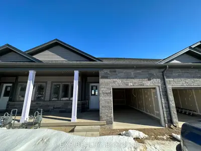 Att/Row/Townhouse in North Perth