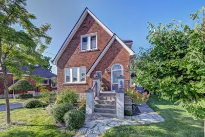 36 Portland Street, Cambridge, On N1r 4c7