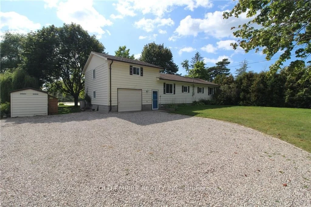 7467 Clarke Drive, Lambton Shores, On N0m 2l0