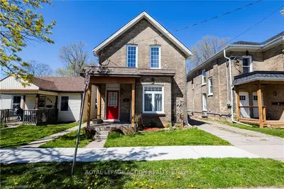 Detached in Brantford