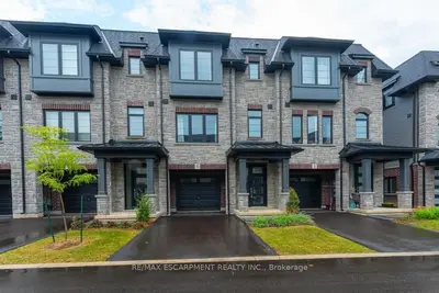 Att/Row/Townhouse in Hamilton