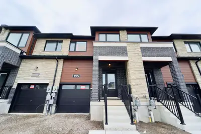 Att/Row/Townhouse in Hamilton