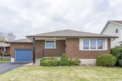 Detached in Niagara Falls