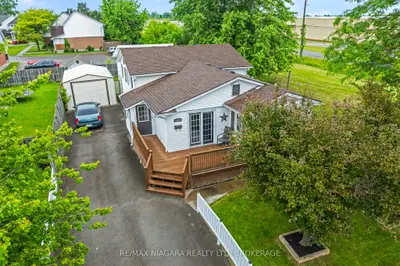 Detached in Port Colborne