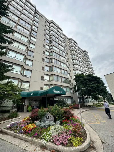 744 Wonderland Road S 1208, London South, On N6k 4k3