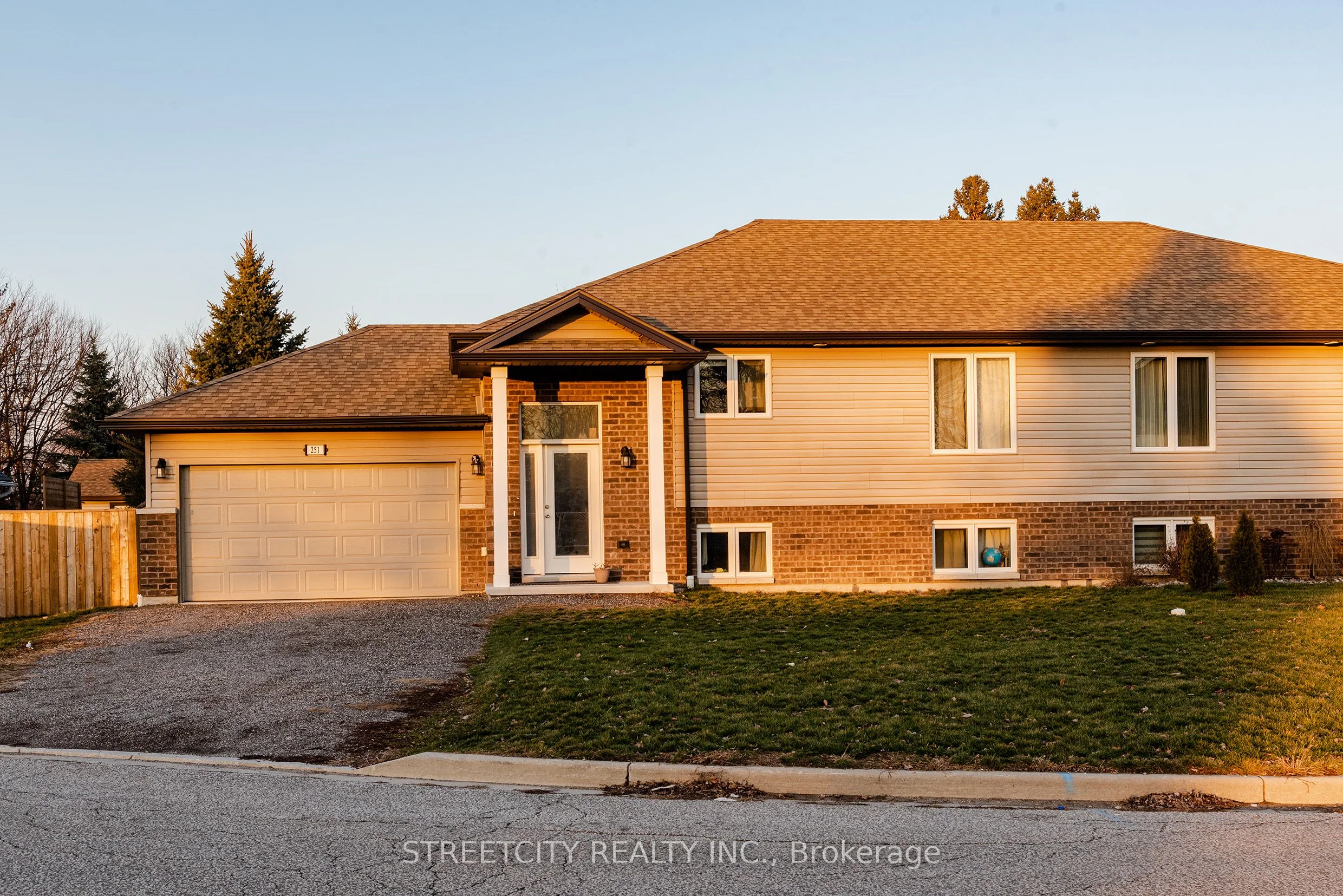 Semi-Detached in LaSalle