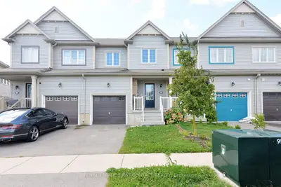 Att/Row/Townhouse in Brantford