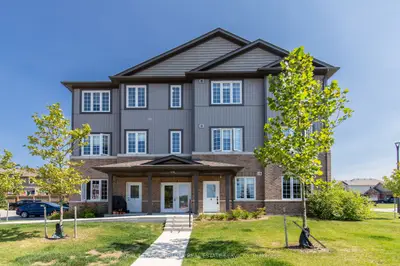 Condo Apartment in Perth East