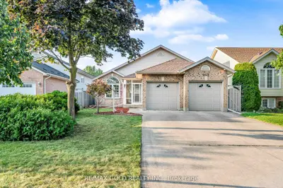 Detached in Niagara Falls