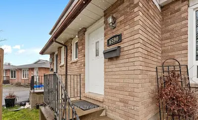 Semi-Detached in Niagara Falls