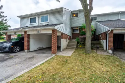 Condo Townhouse in Hamilton